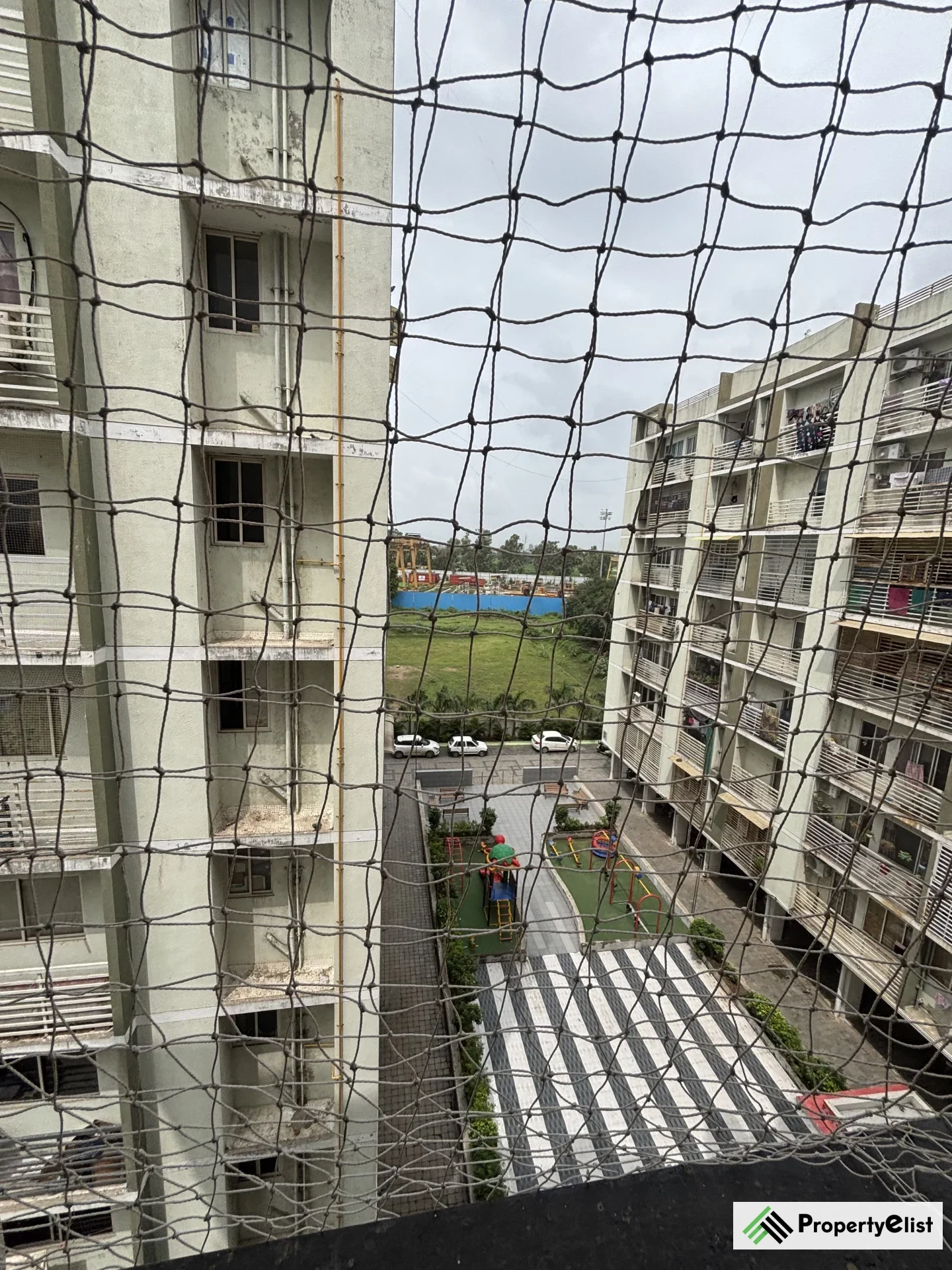 Ready to Move 3 BHK Apartment / Flat in Ahmedabad photo thumbnail 4
