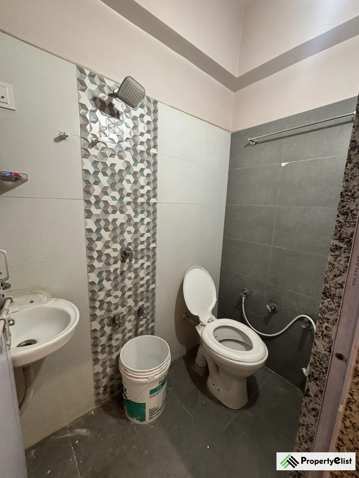 Ready to Move 3 BHK Apartment / Flat in Ahmedabad photo thumbnail 6